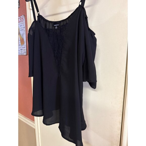 Torrid Womens Cold Shoulder Black Lace Top Size L - Picture 5 of 9